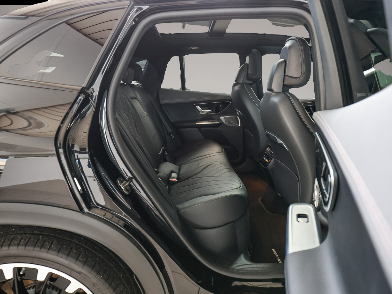 Mercedes-Benz EQE (12/2024, ELECTRIC)