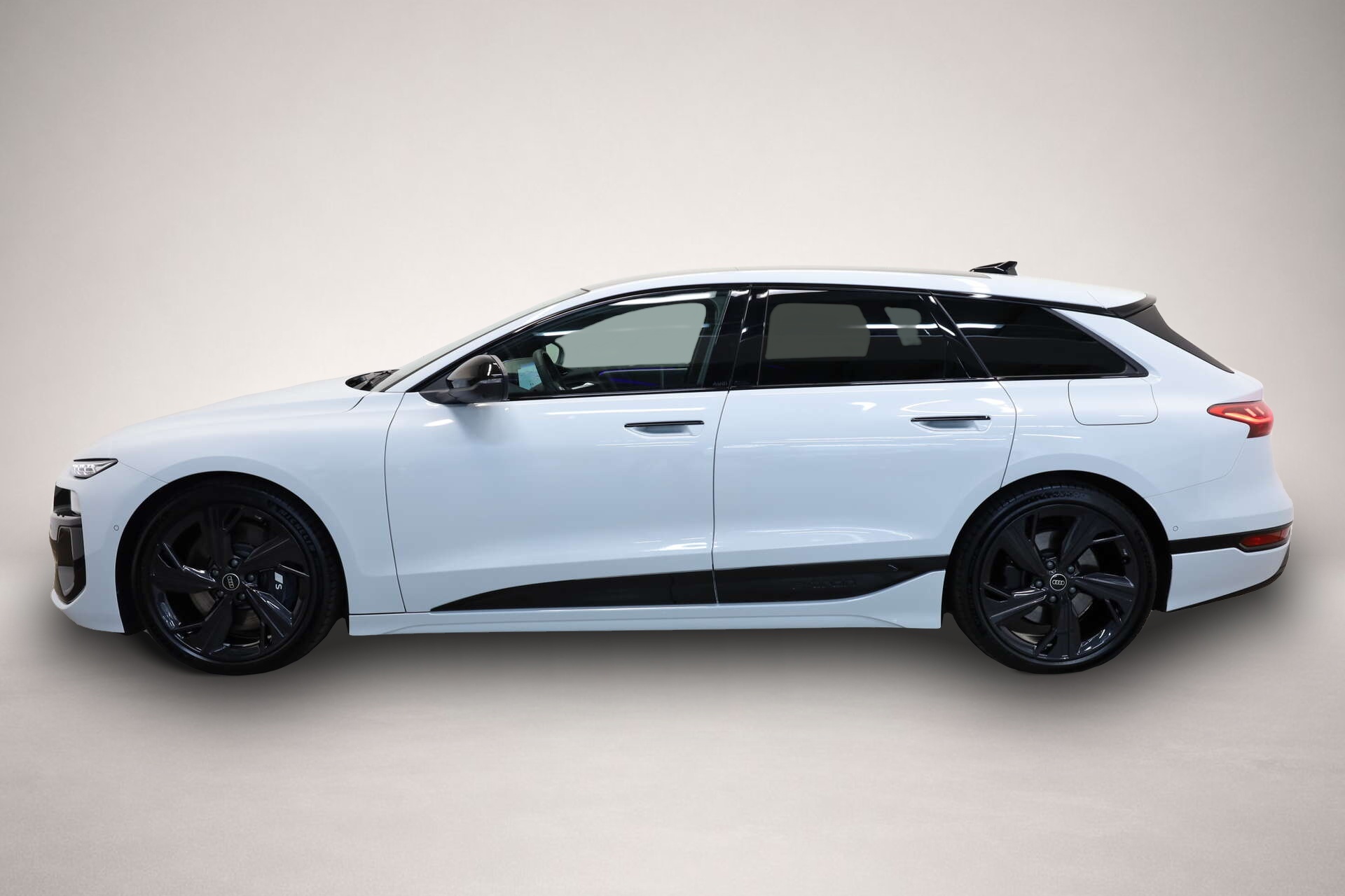 Audi e-tron (11/2025, ELECTRIC)
