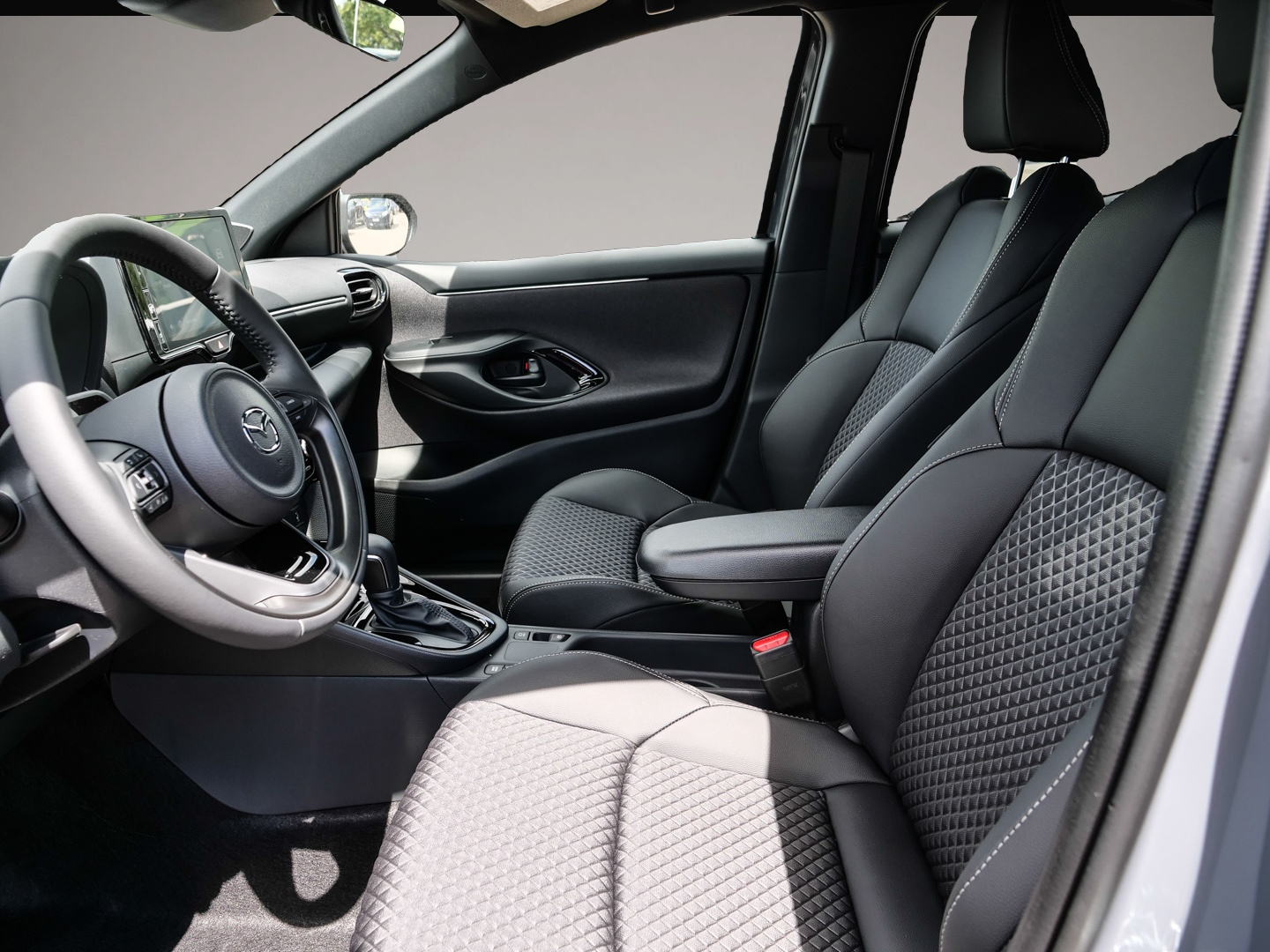 Mazda 2 Hybrid, image 4 of 6
