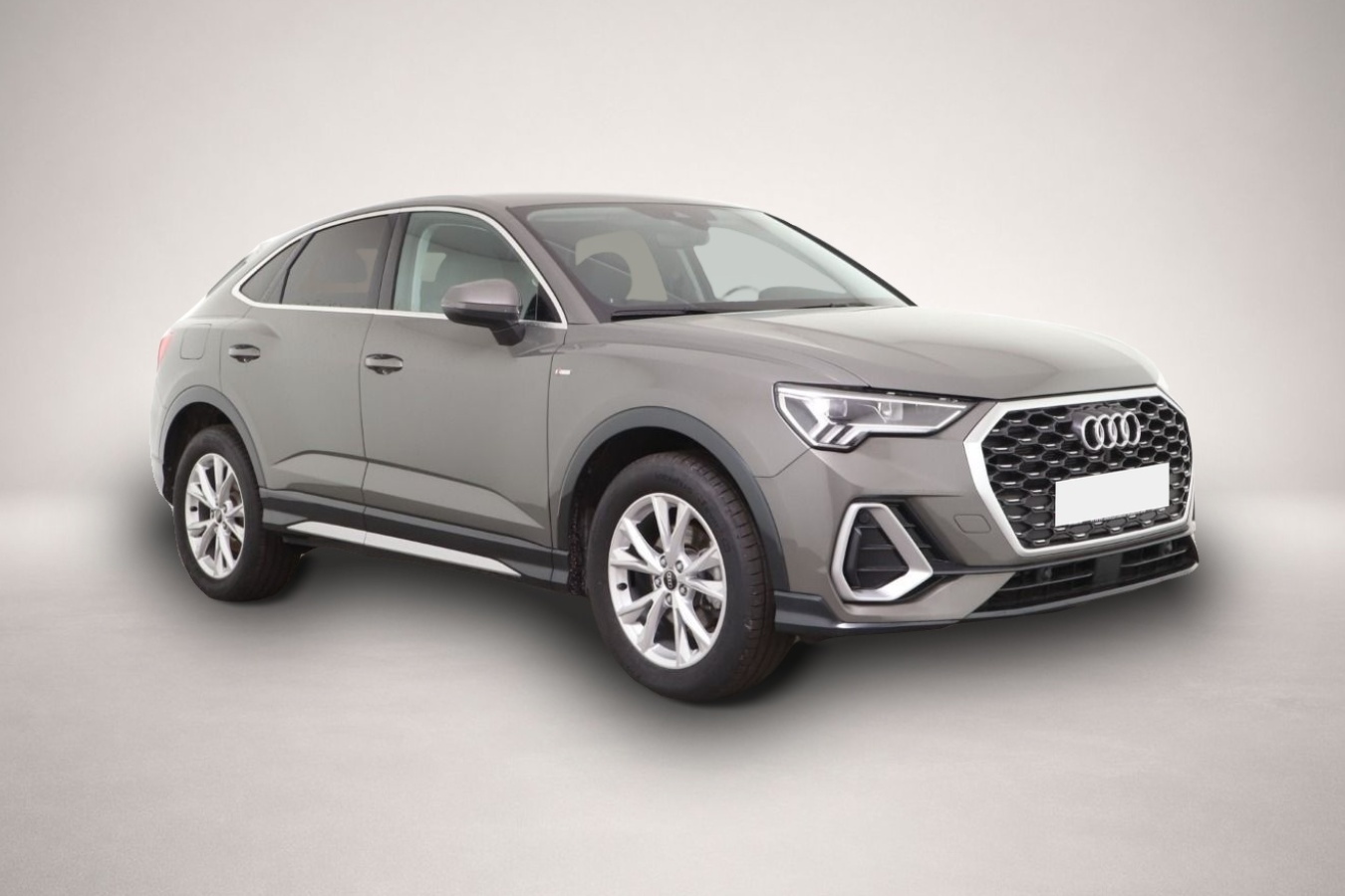 Audi Q3 (09/2025, Benzin)