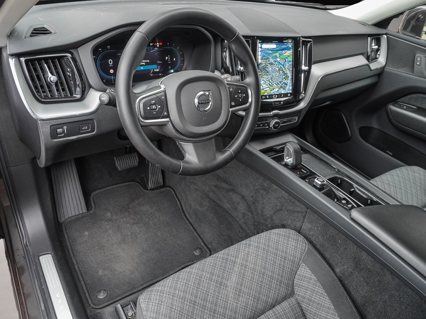 Volvo XC60 (04/2023, Benzin)