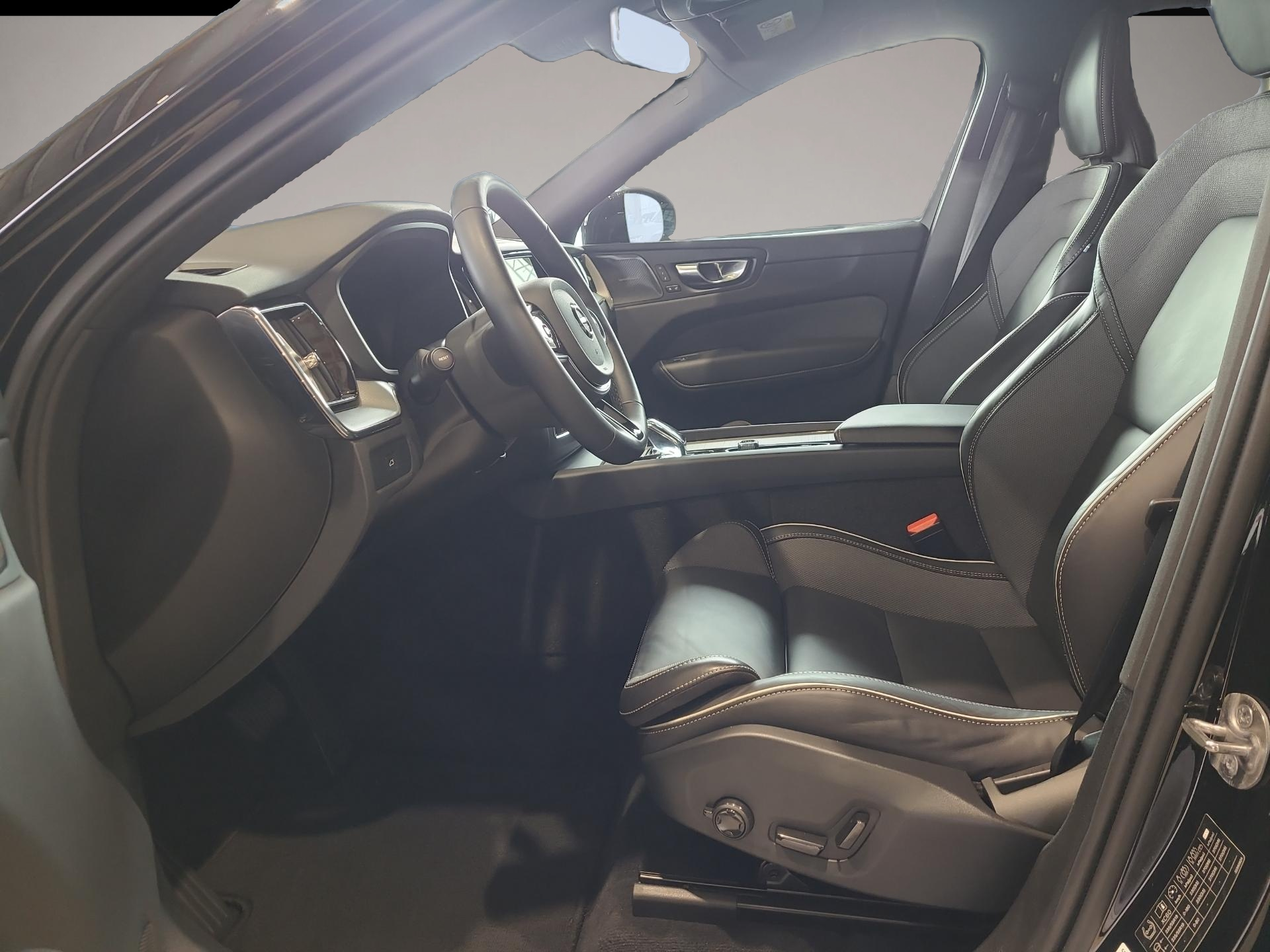 Volvo XC60 (02/2025, Benzin)