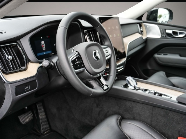 Volvo XC60 (08/2025, Benzin)