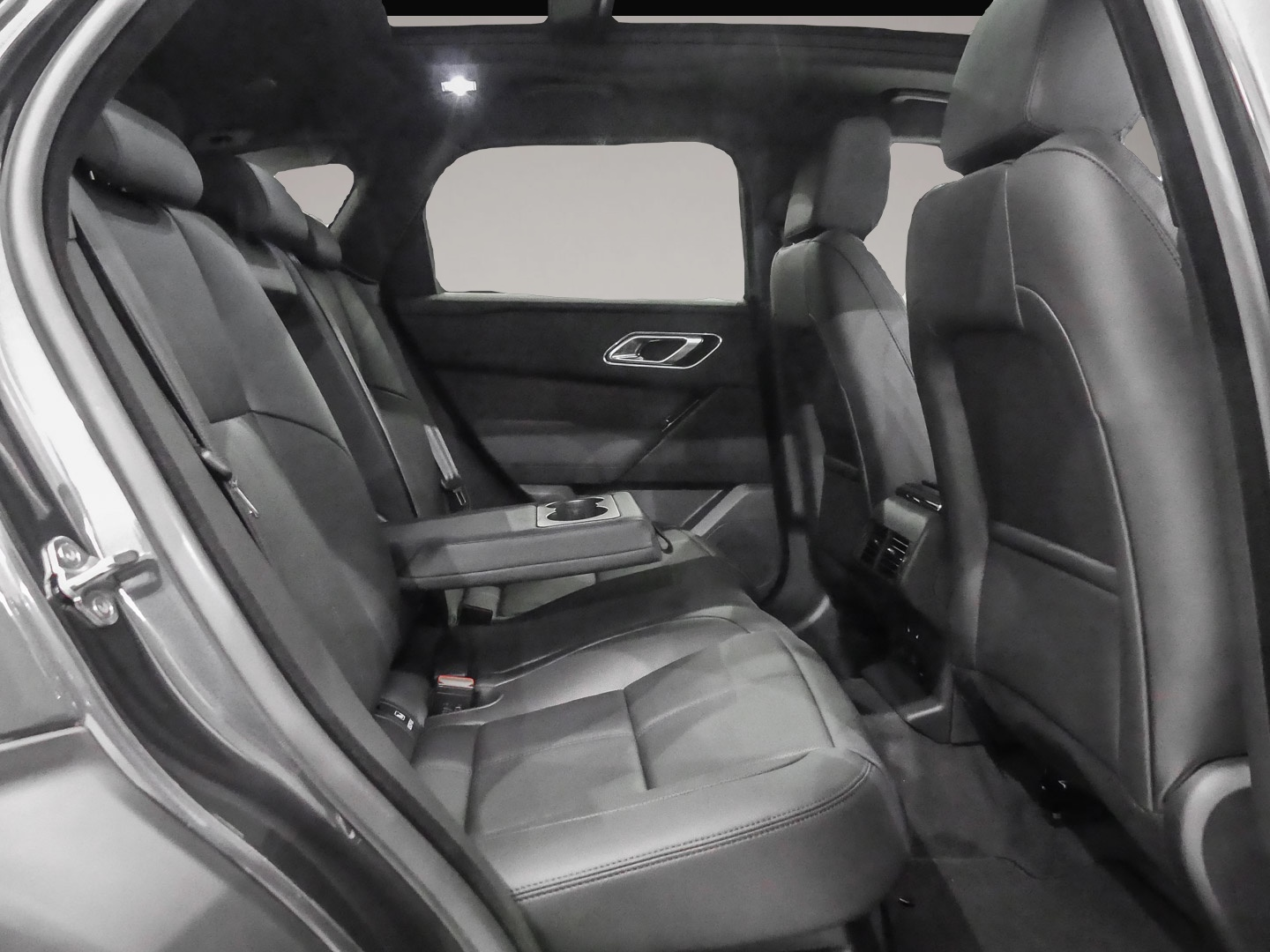 Land-Rover Range Rover Velar (12/2025, Hybrid (Benzin/Elektro))