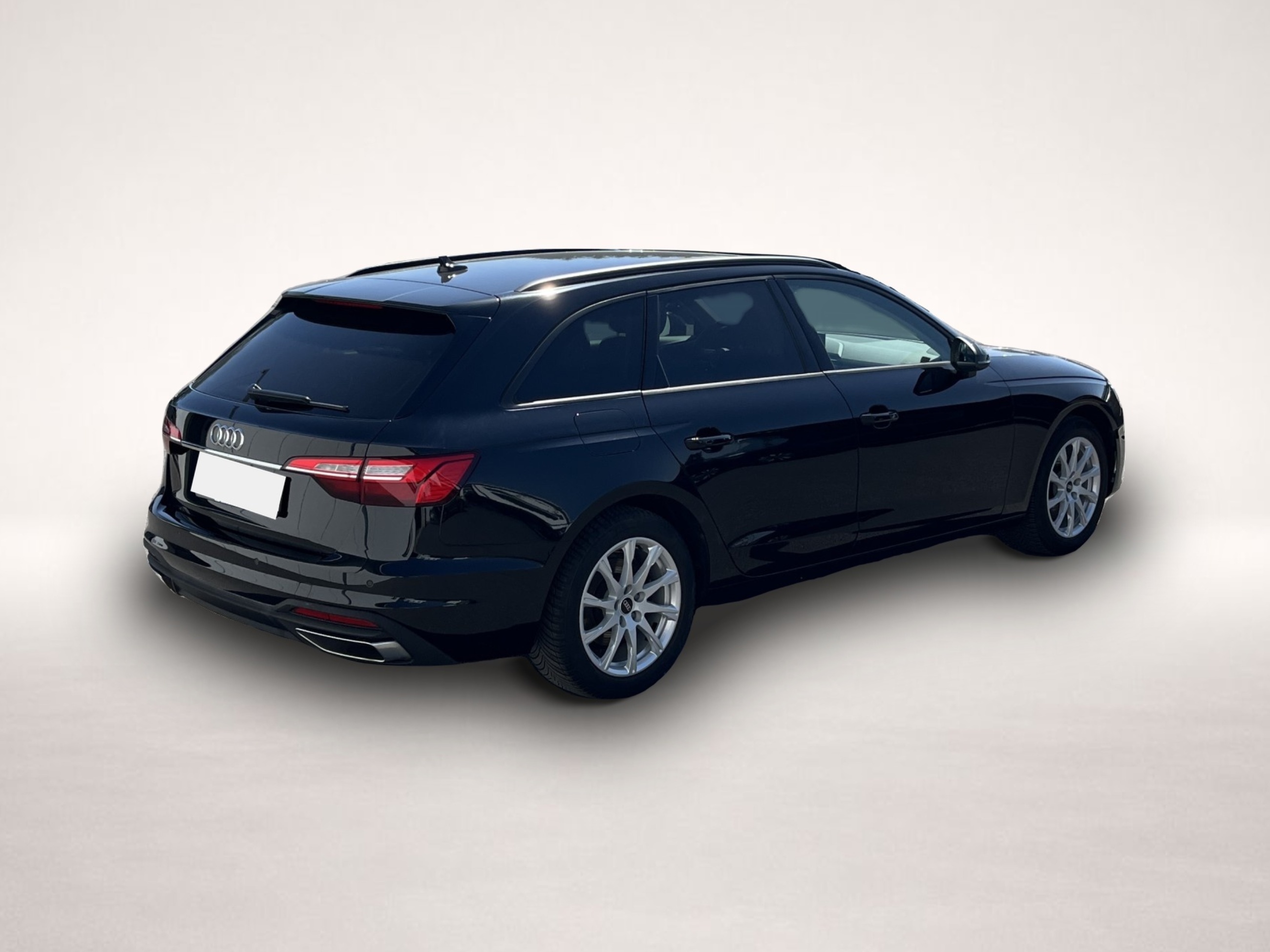Audi A4 (10/2022, Benzin)