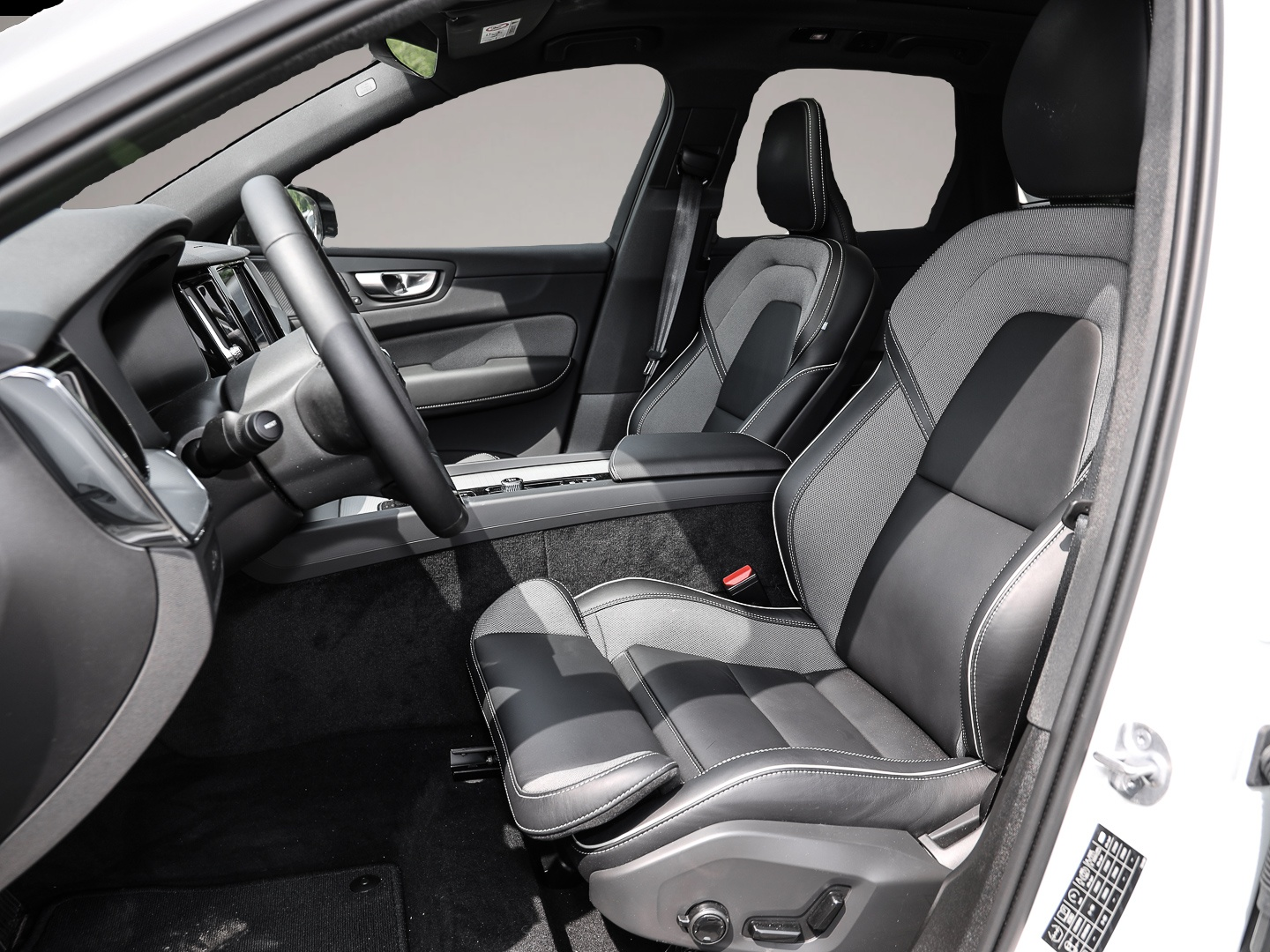 Volvo XC60 (12/2023, Hybrid (Benzin/Elektro))