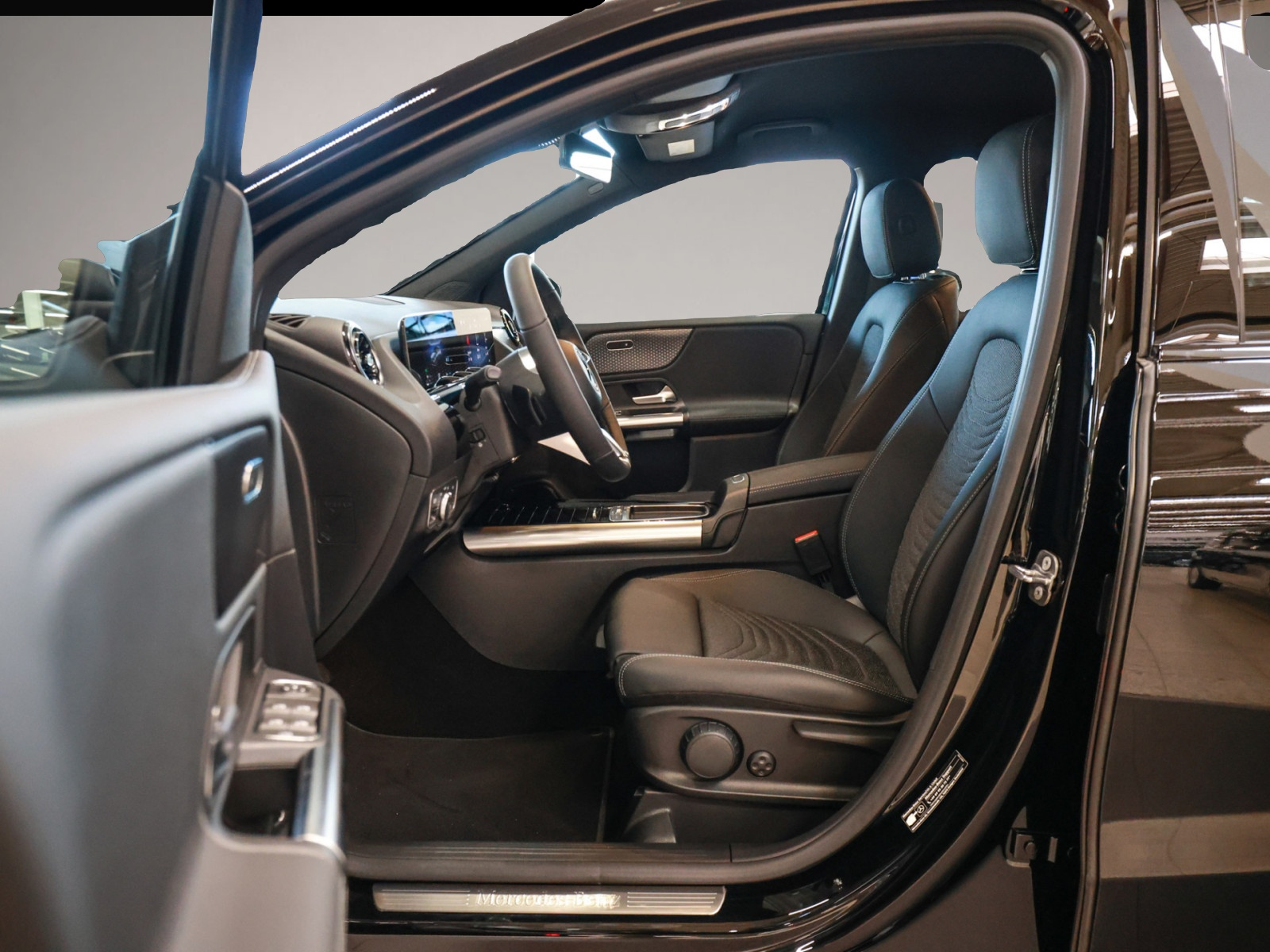 Mercedes-Benz B 180 (10/2025, Benzin)
