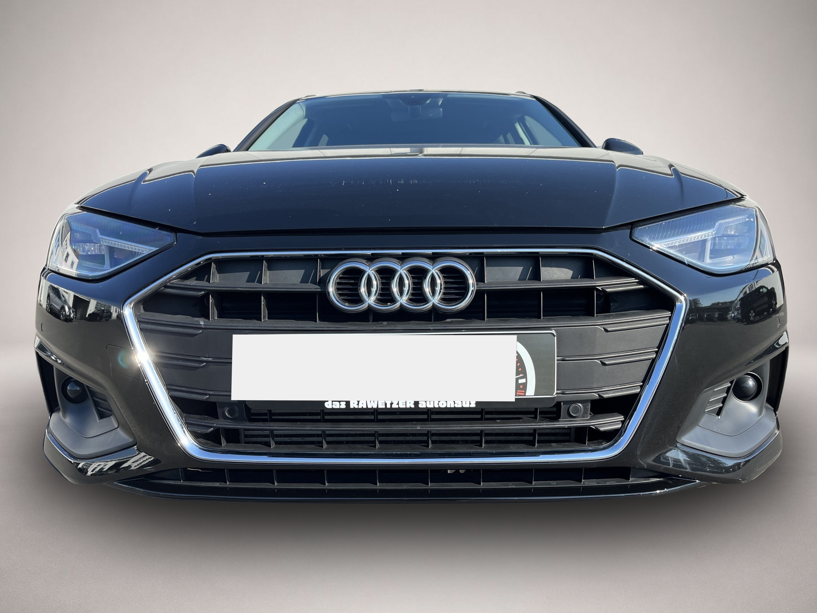 Audi A4 (08/2022, Benzin)