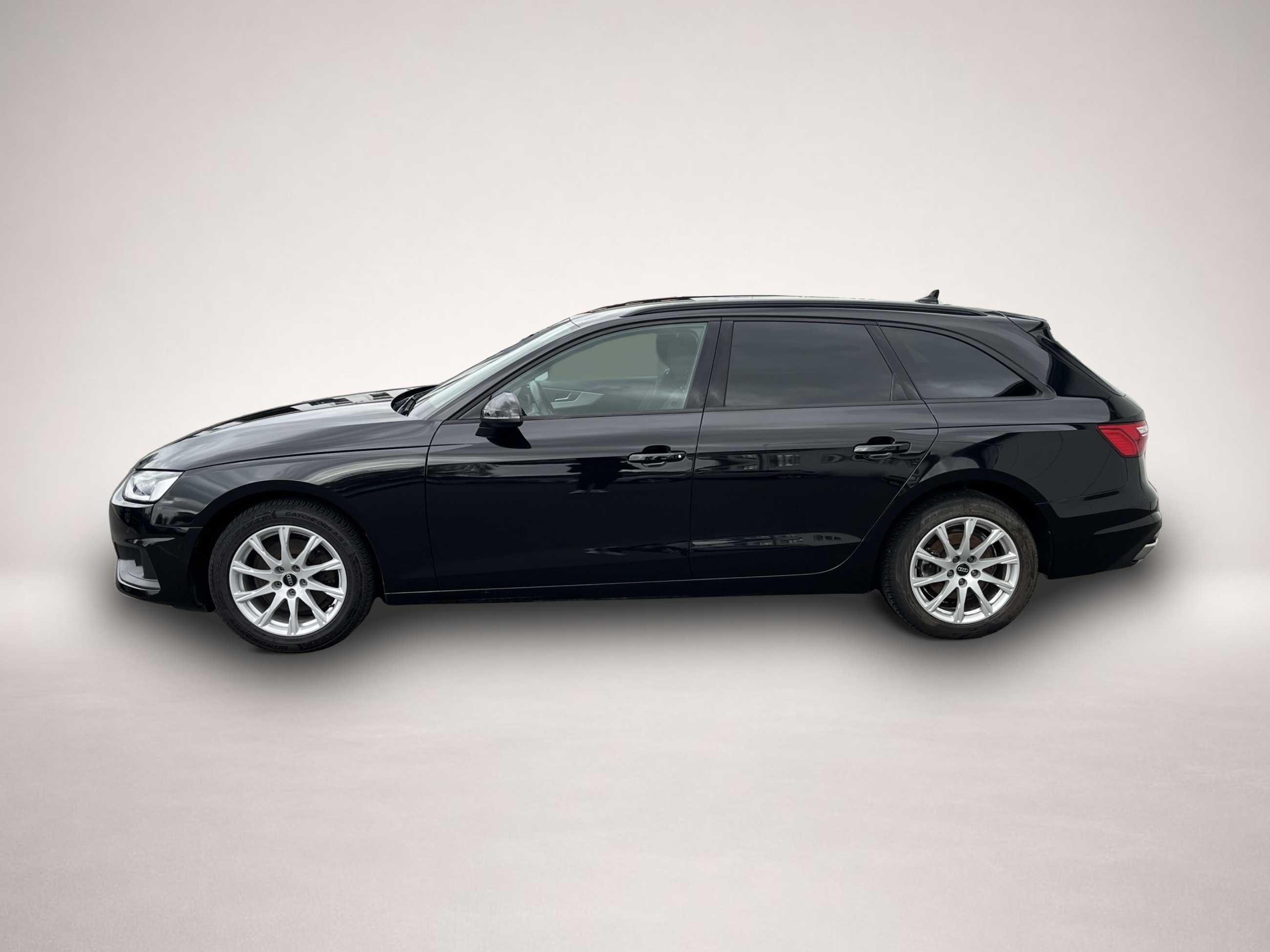 Audi A4 (08/2022, Benzin)