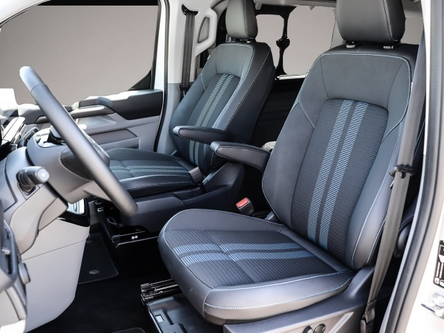 Ford Tourneo Custom (02/2026, Diesel)