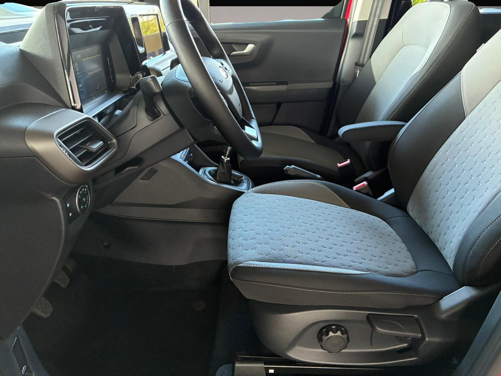 Ford Tourneo Courier (04/2026, Benzin)