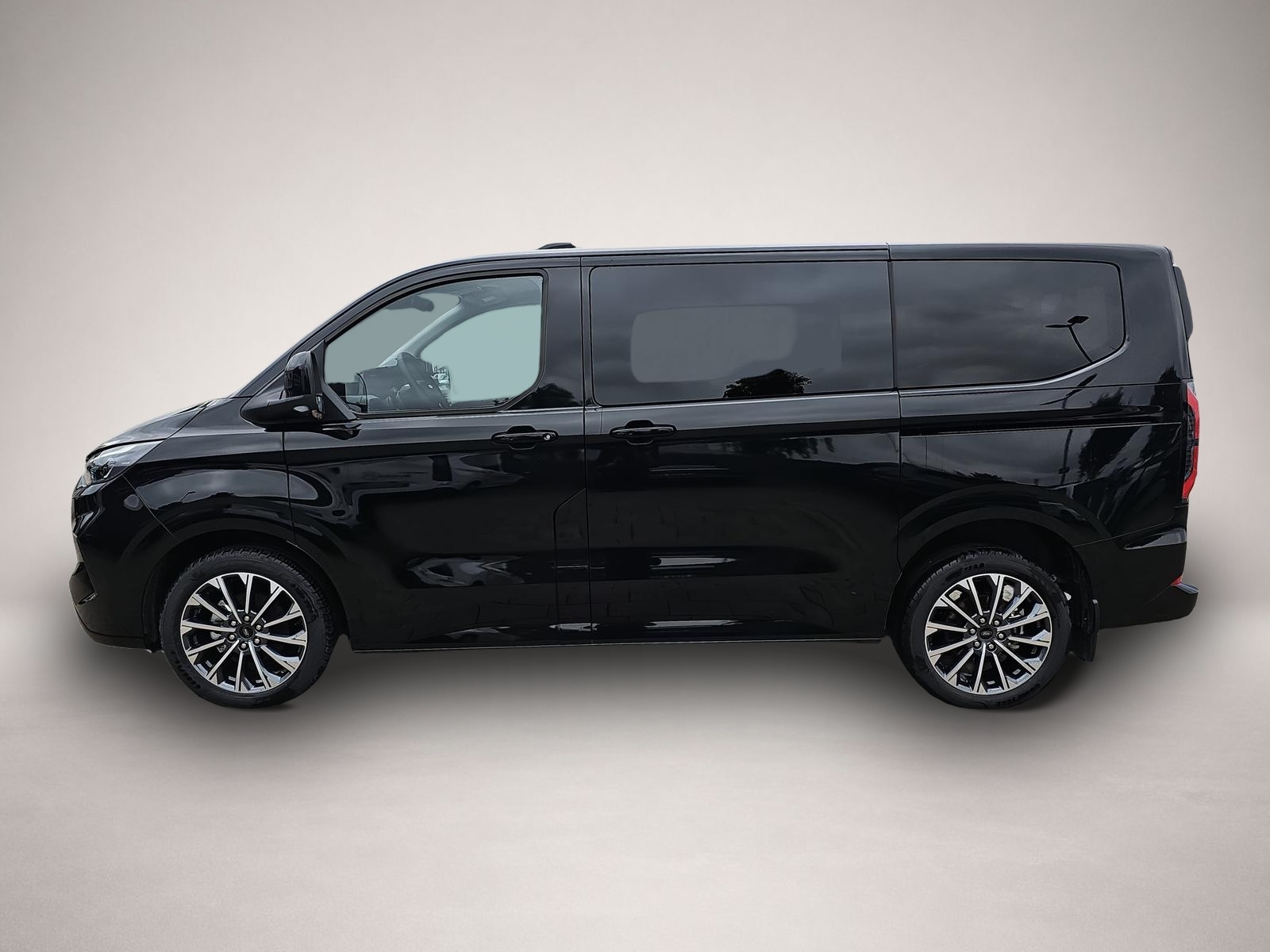 Ford Tourneo Custom (02/2026, Diesel)