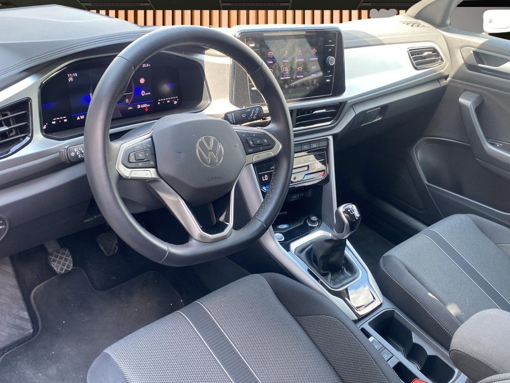 Volkswagen T-Roc (02/2025, Benzin)