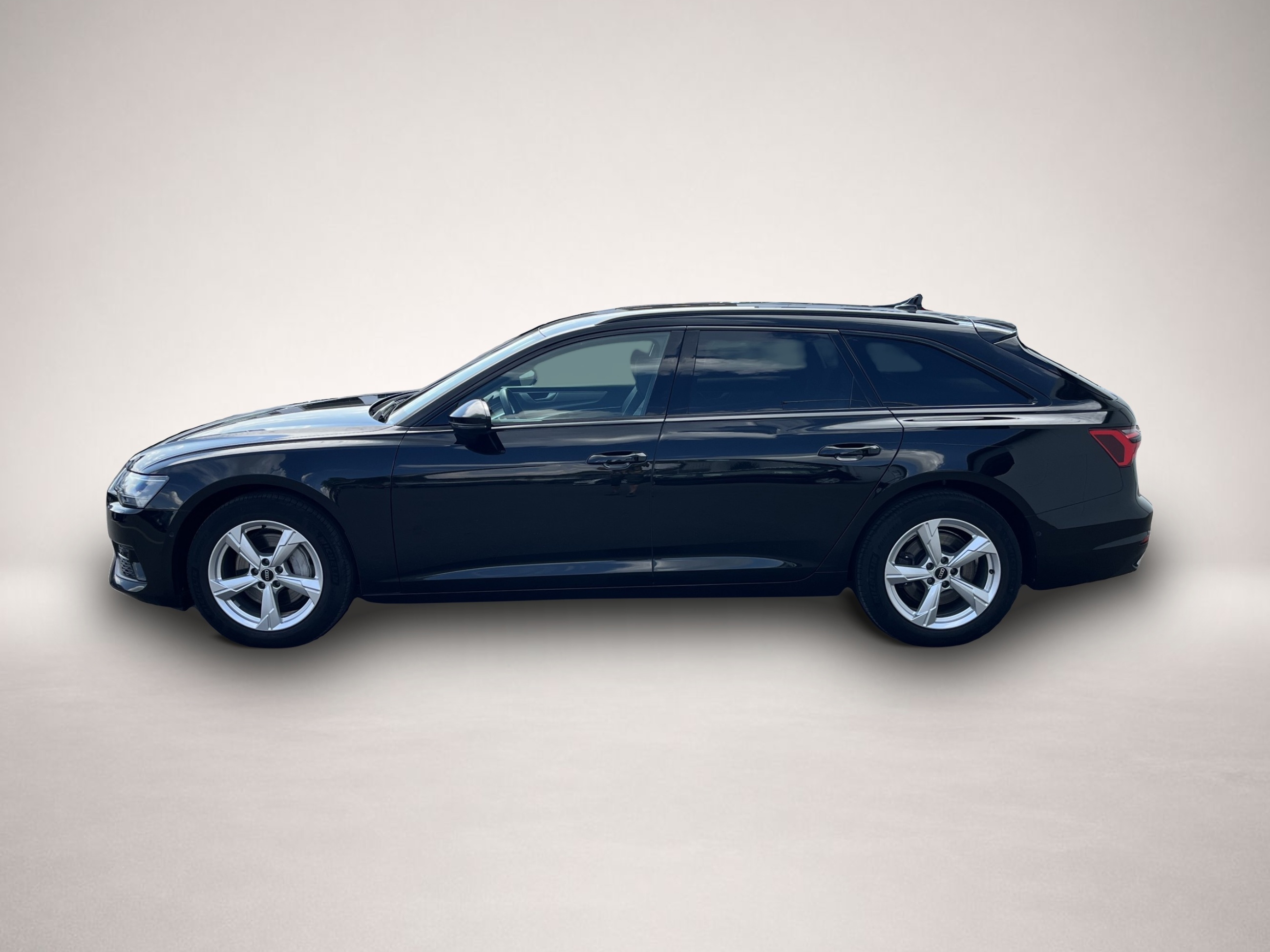 Audi A6 (11/2022, Benzin)