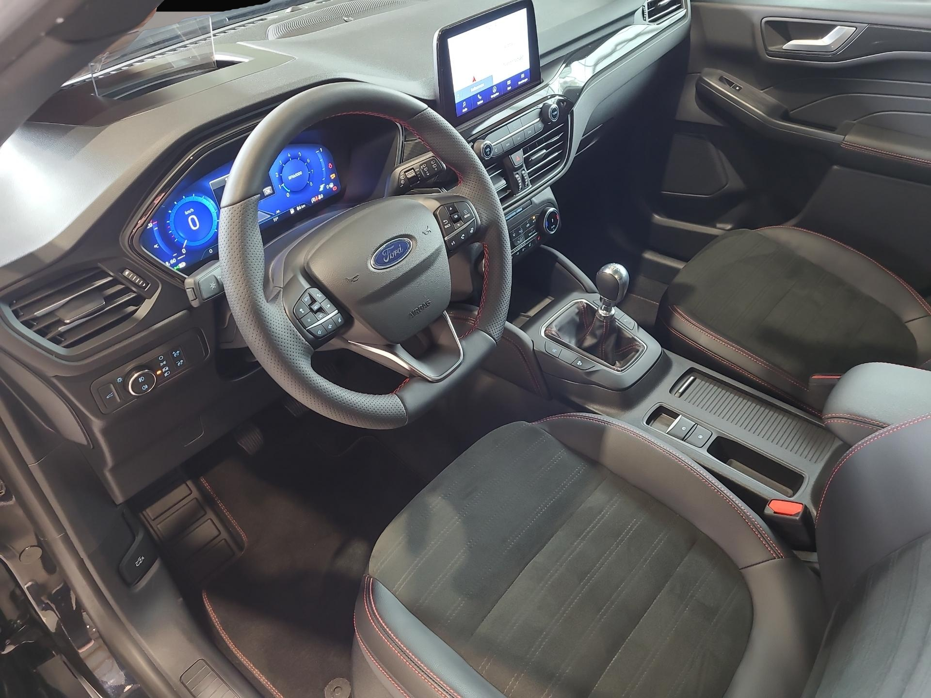 Ford Kuga (10/2023, Benzin)