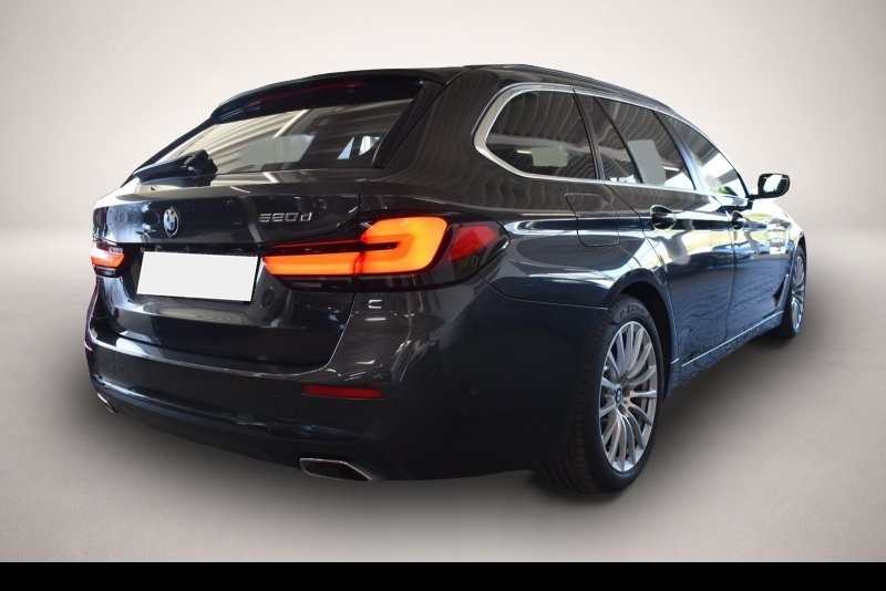 BMW 520 (03/2021, )