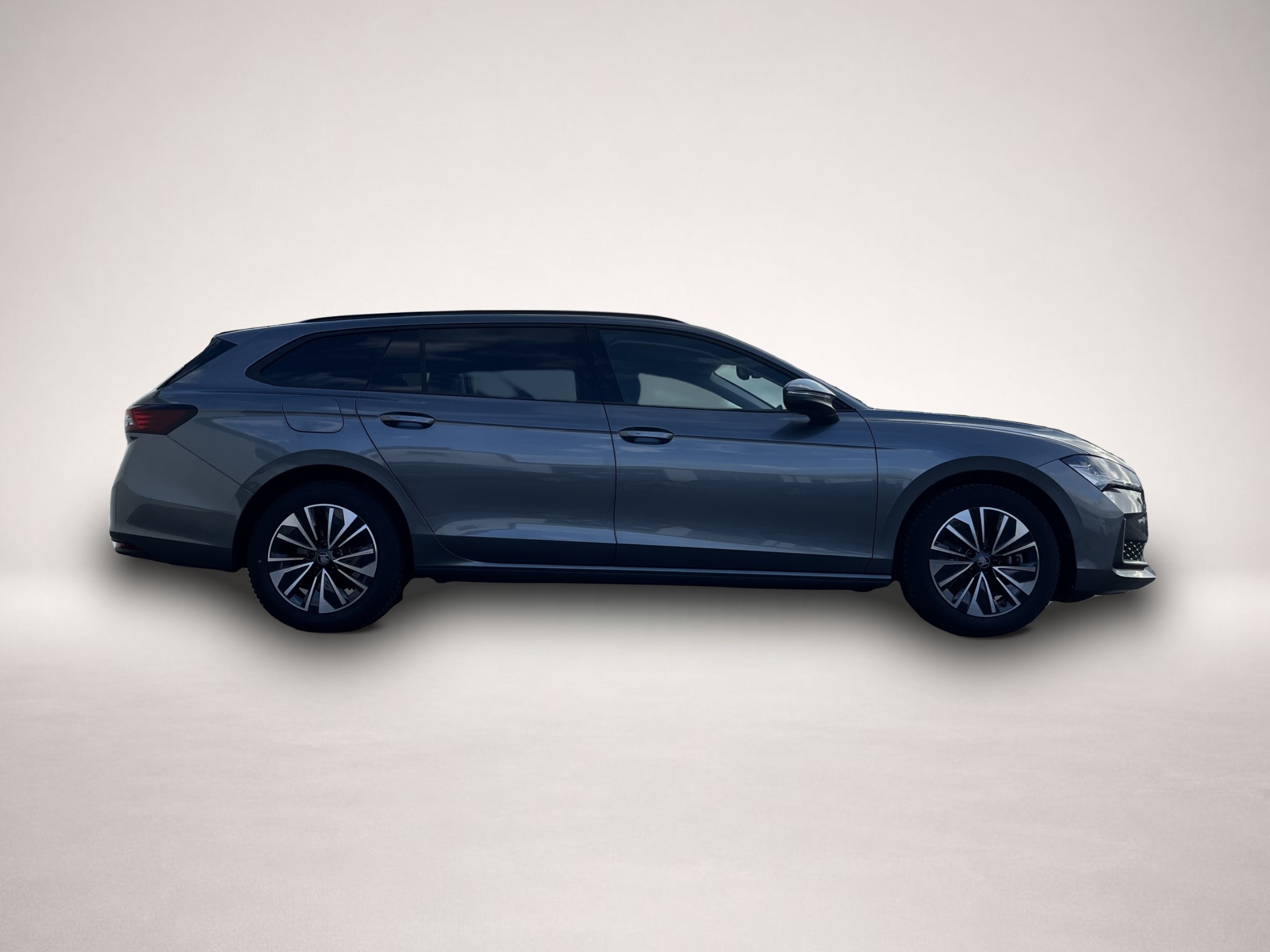 Skoda Superb (09/2025, Benzin)