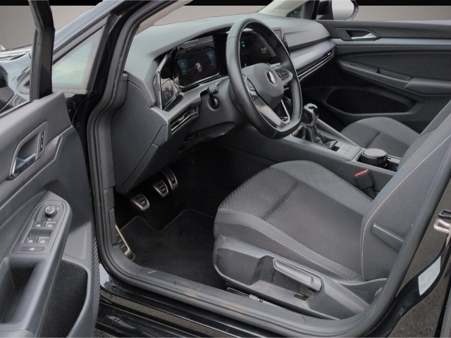 Volkswagen Golf (01/2023, Benzin)