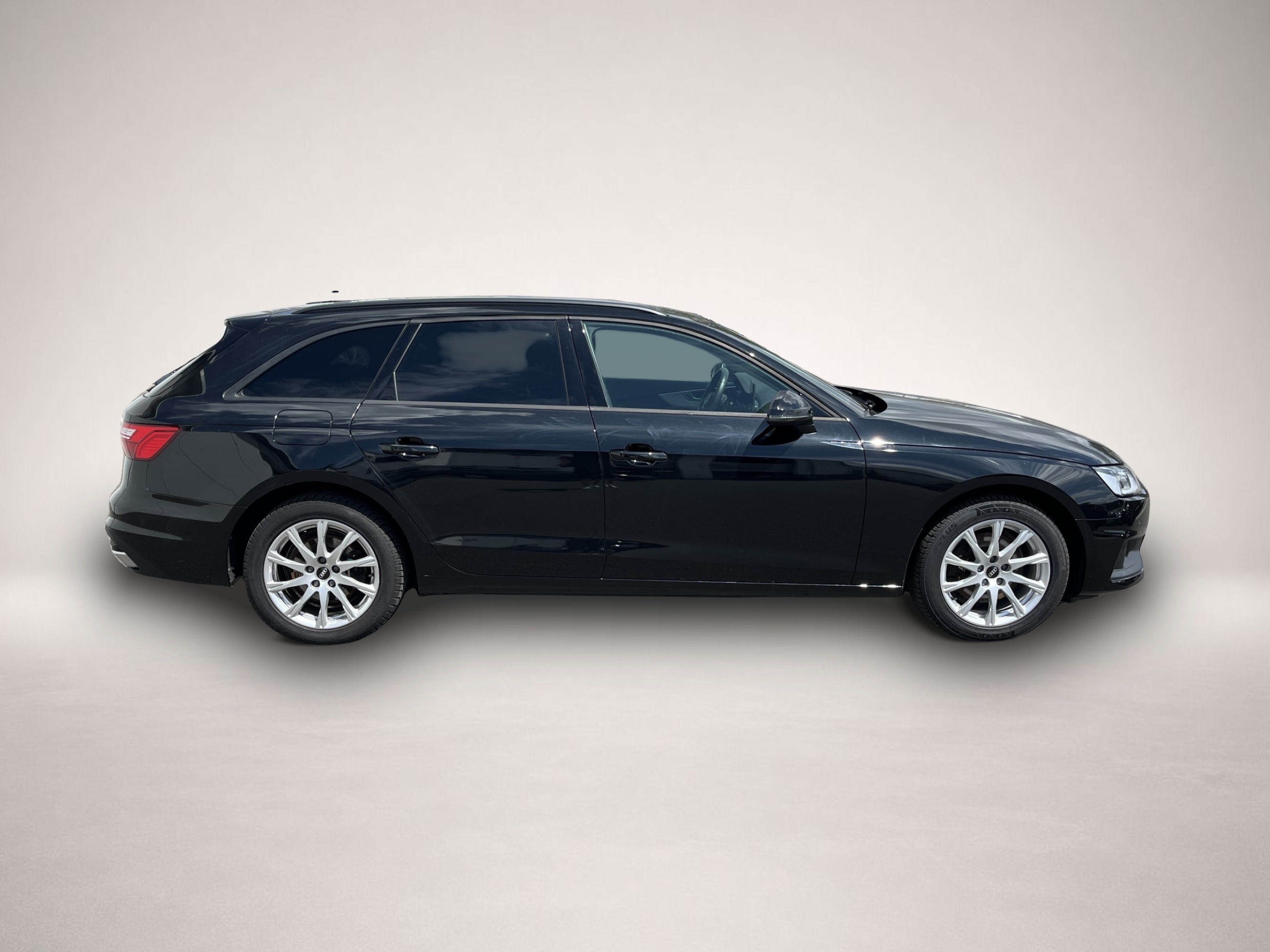 Audi A4 (09/2022, Benzin)