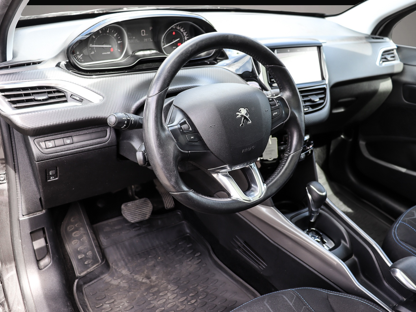 Peugeot 2008 (07/2019, Benzin)