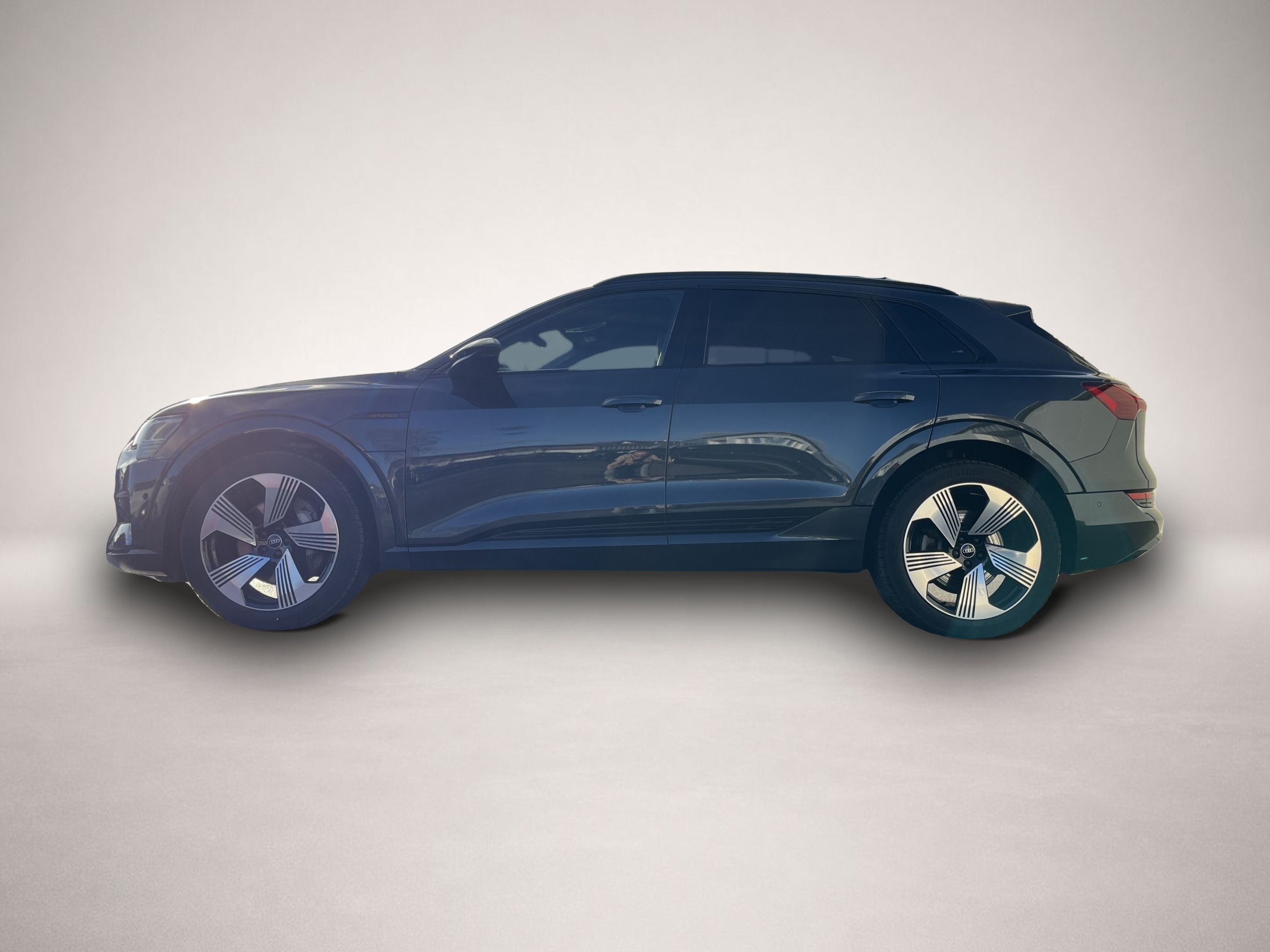 Audi e-tron (03/2022, ELECTRIC)