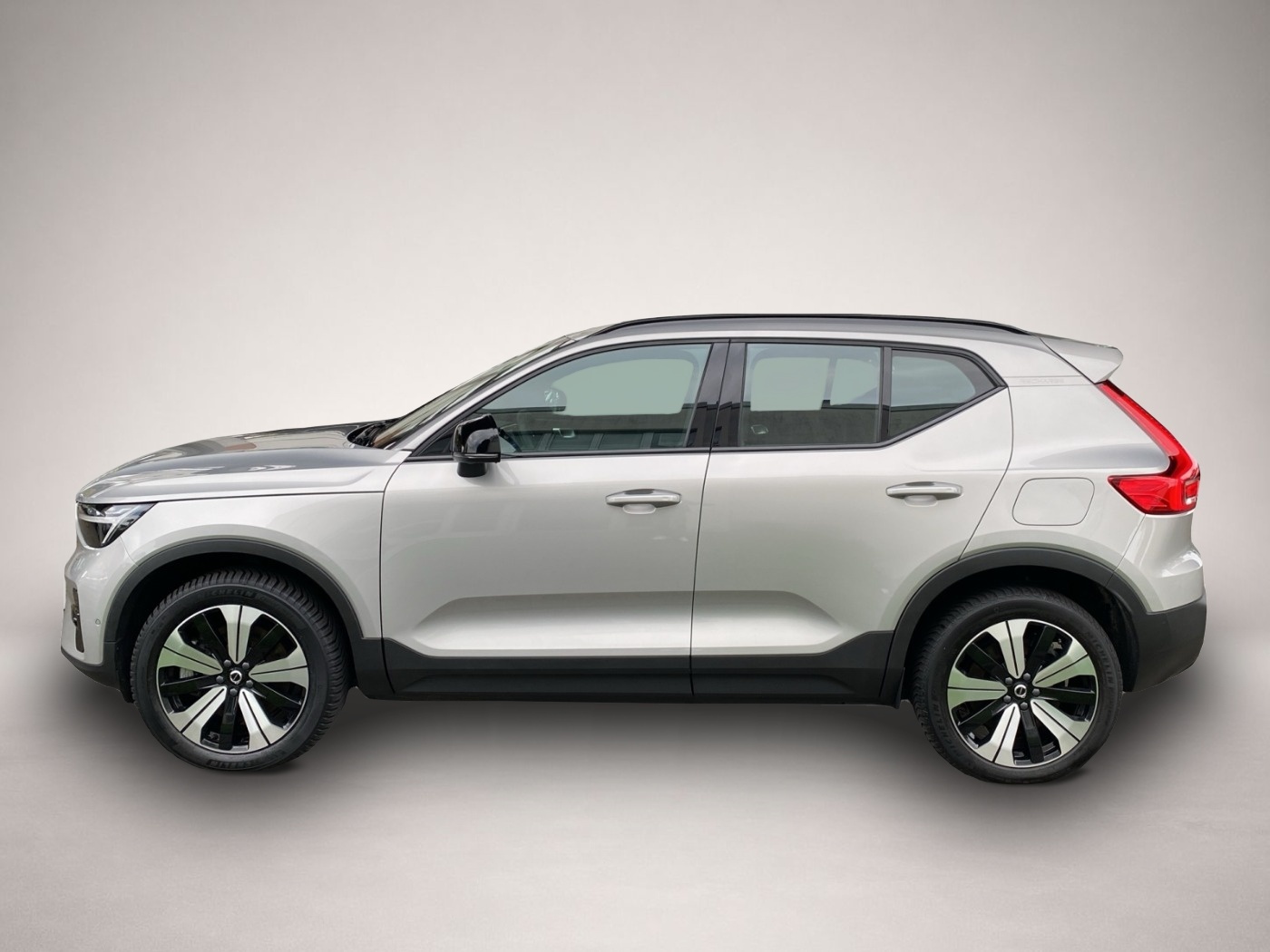 Volvo XC40 (11/2022, ELECTRIC)
