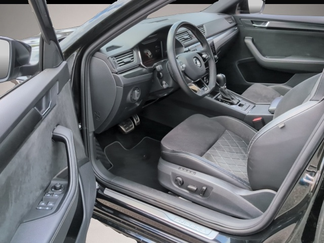 Skoda Superb (04/2023, Benzin)
