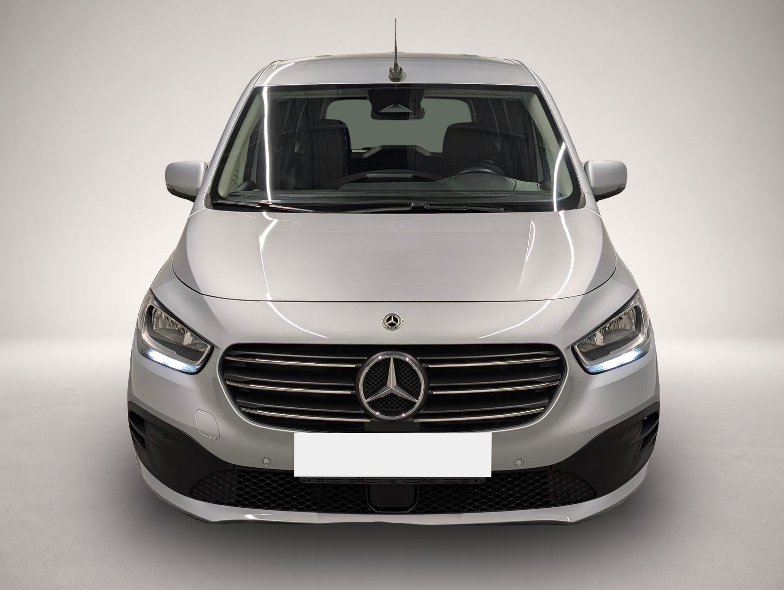 Mercedes-Benz A 180 (01/2024, Benzin)