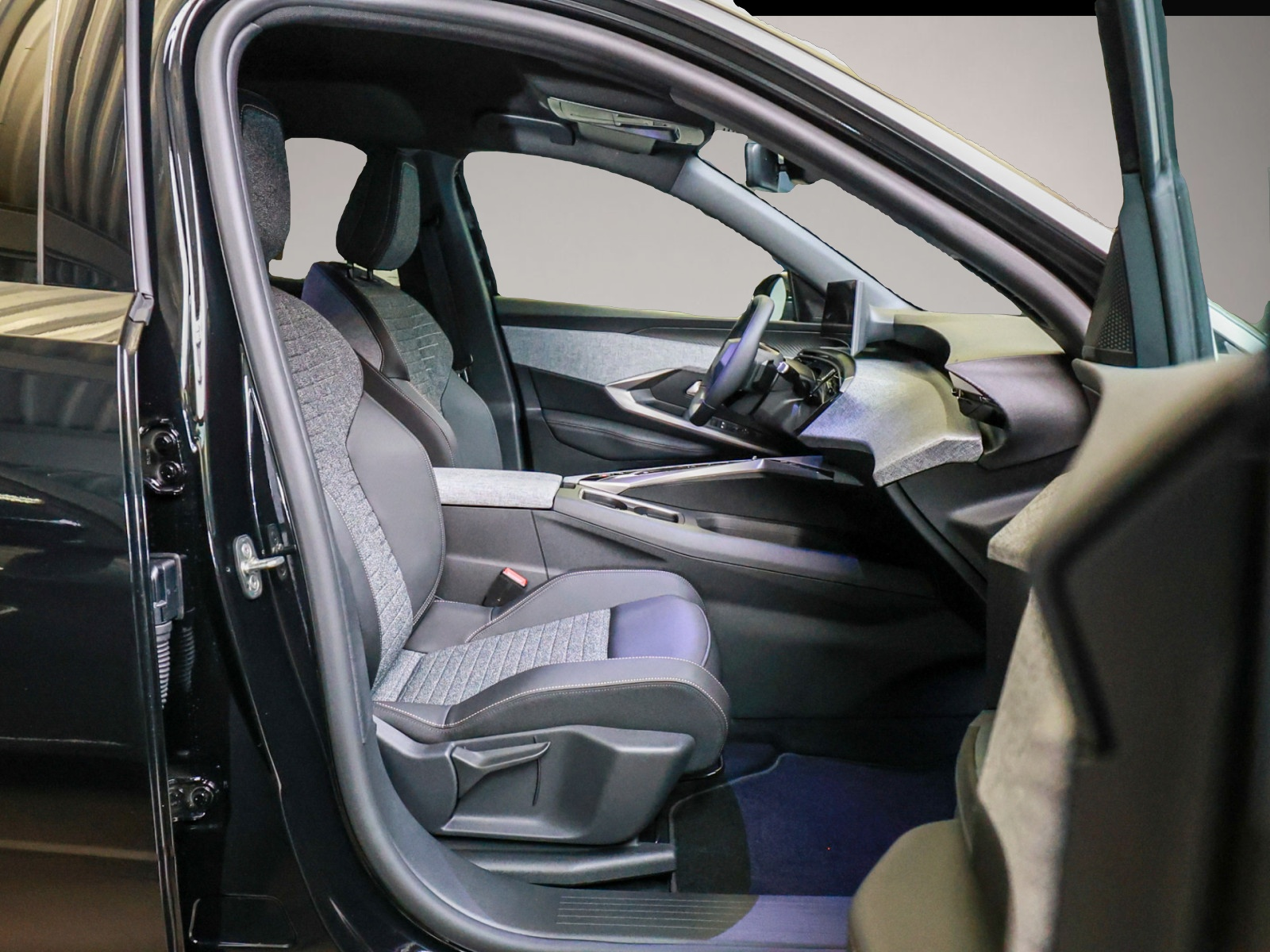 Peugeot 5008 (12/2025, Benzin)