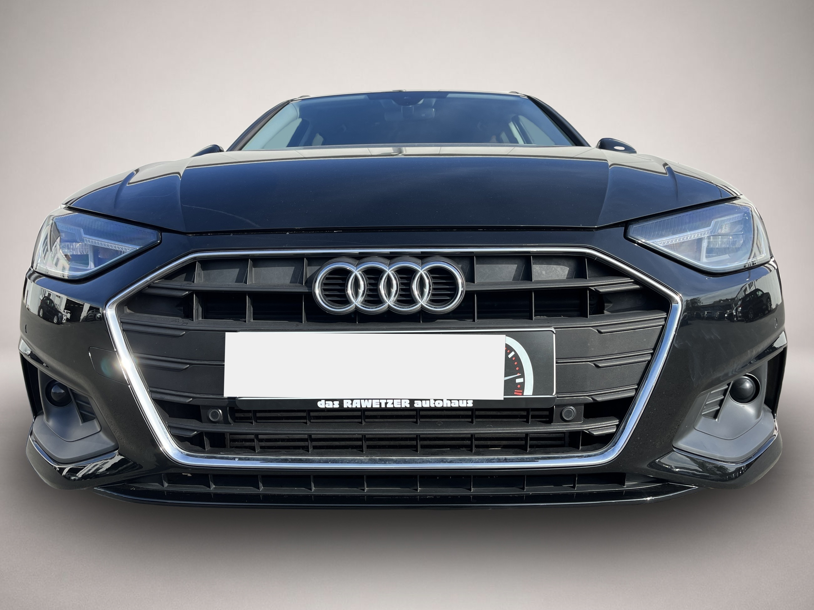 Audi A4 (03/2022, Benzin)