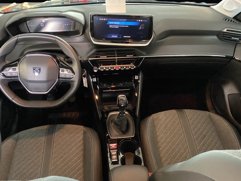 Peugeot 208 (06/2025, Benzin)