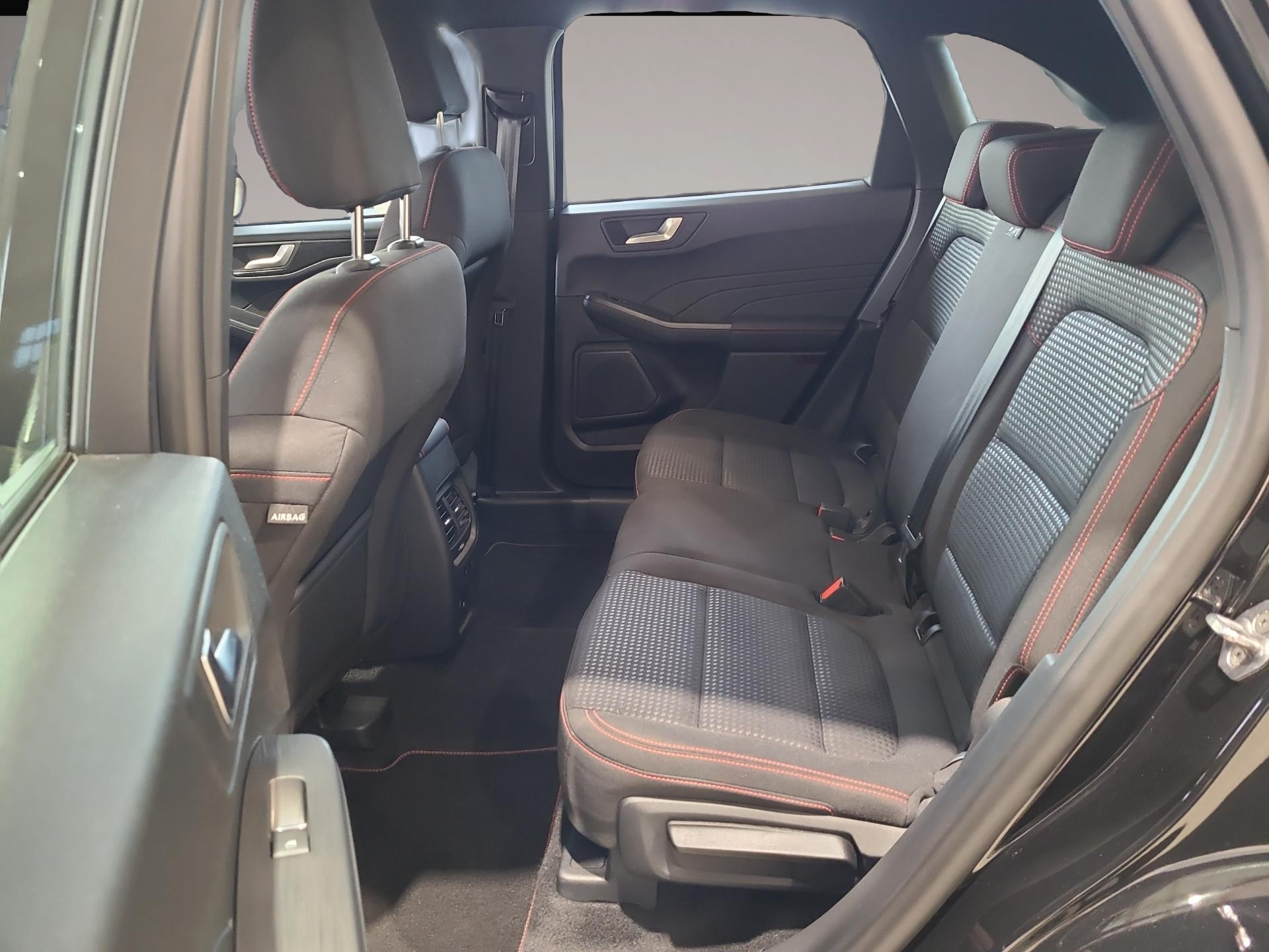 Ford Kuga (11/2023, Benzin)