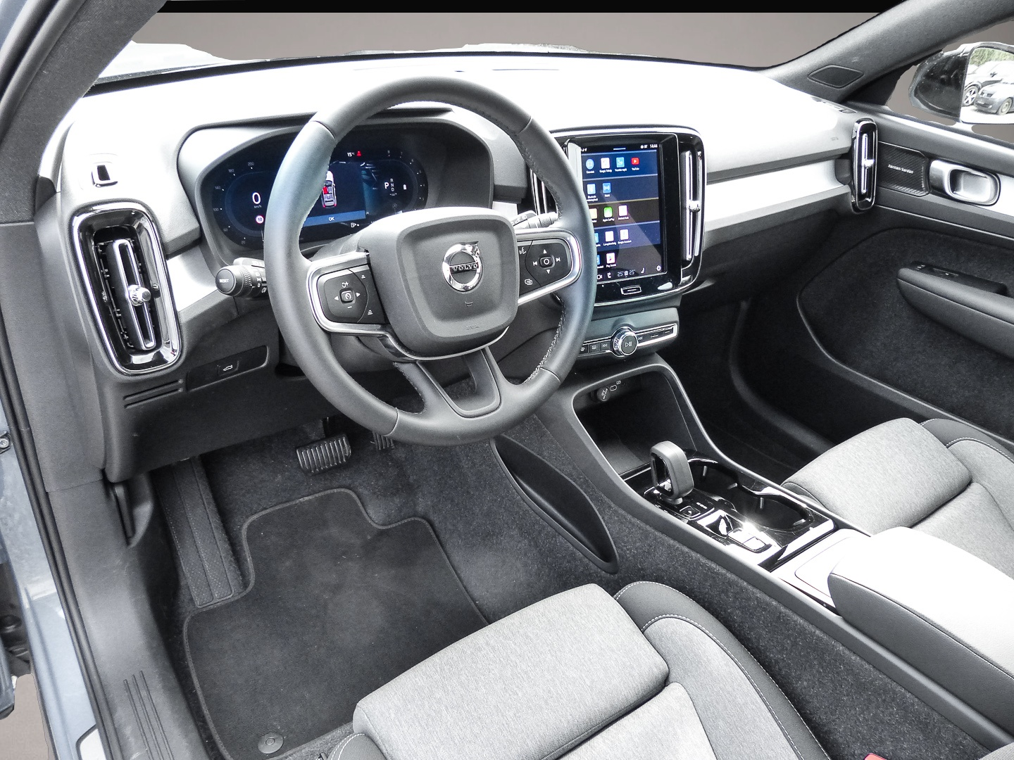 Volvo XC40 (06/2025, Benzin)
