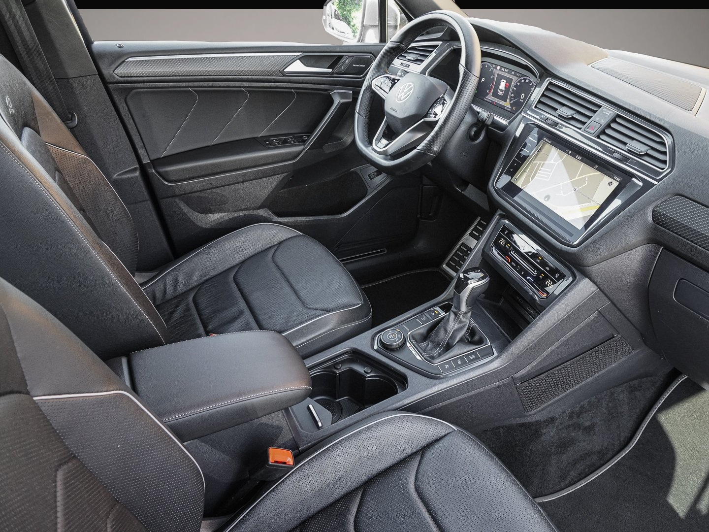 Volkswagen Tiguan Allspace (04/2023, Benzin)