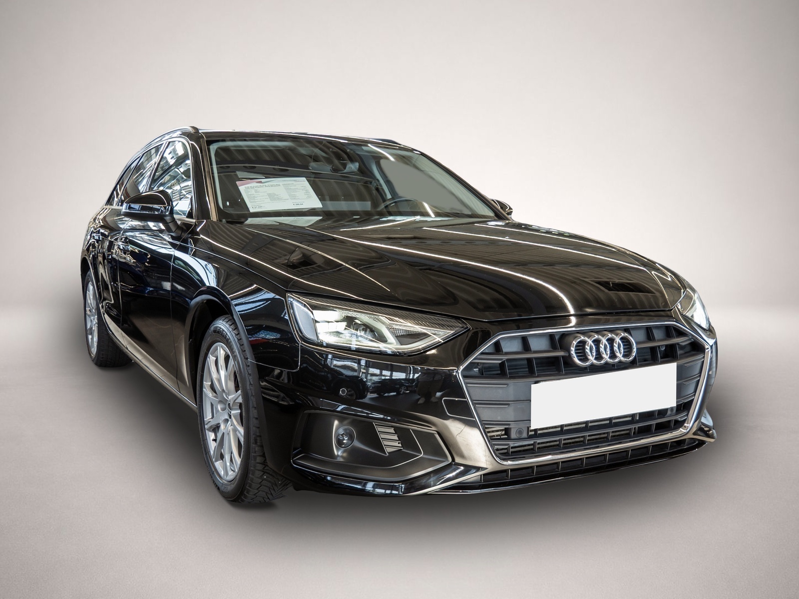 Audi A4 (02/2022, Benzin)