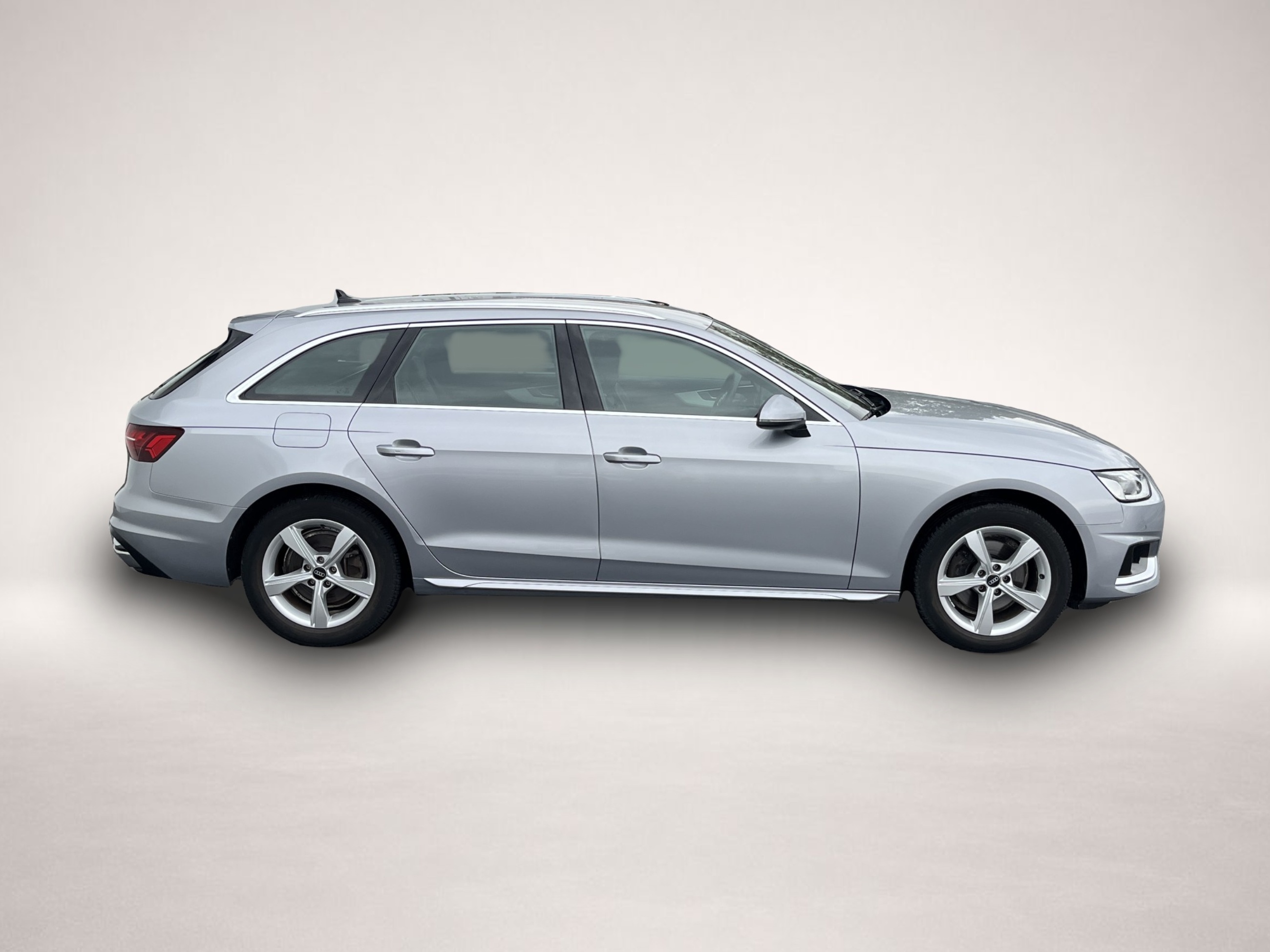 Audi A4 (04/2022, Benzin)