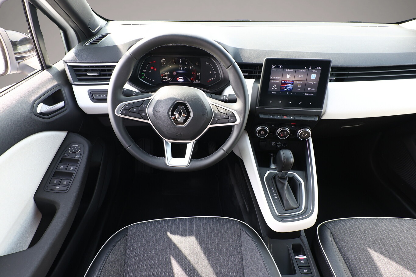 Renault Clio (02/2023, Benzin)