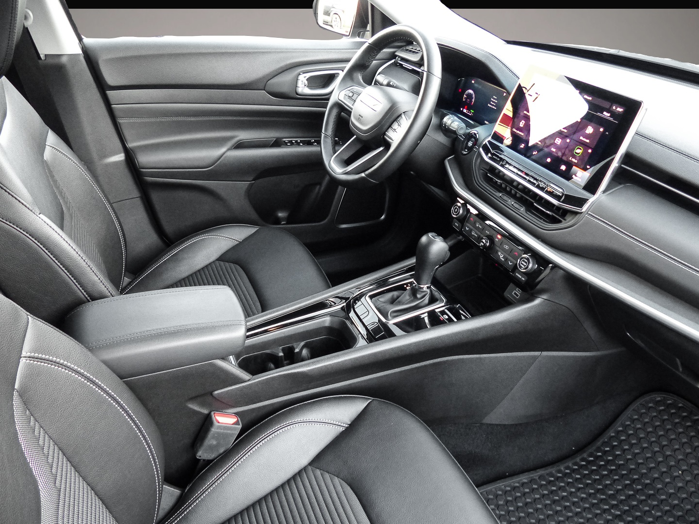 Jeep Compass (10/2023, Benzin)
