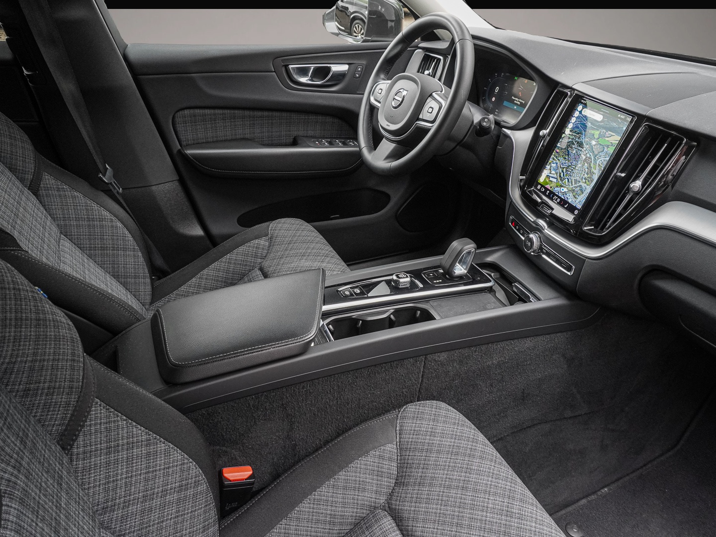 Volvo XC60 (04/2023, Benzin)