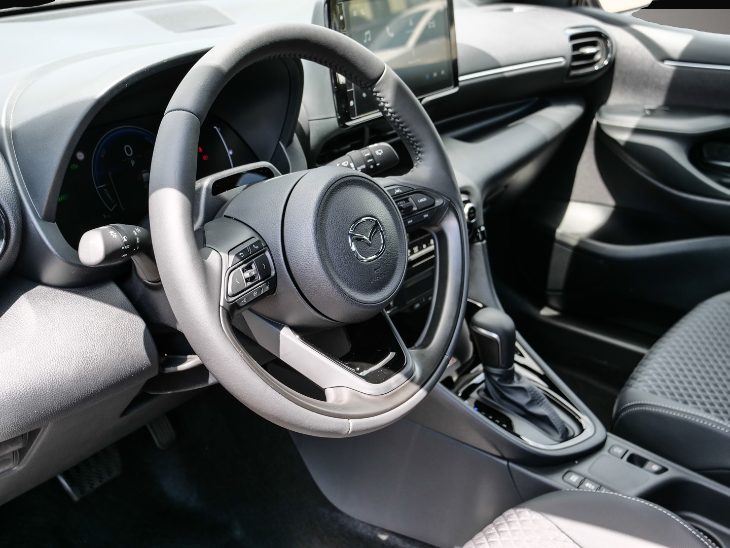 Mazda 2 Hybrid, image 3 of 6