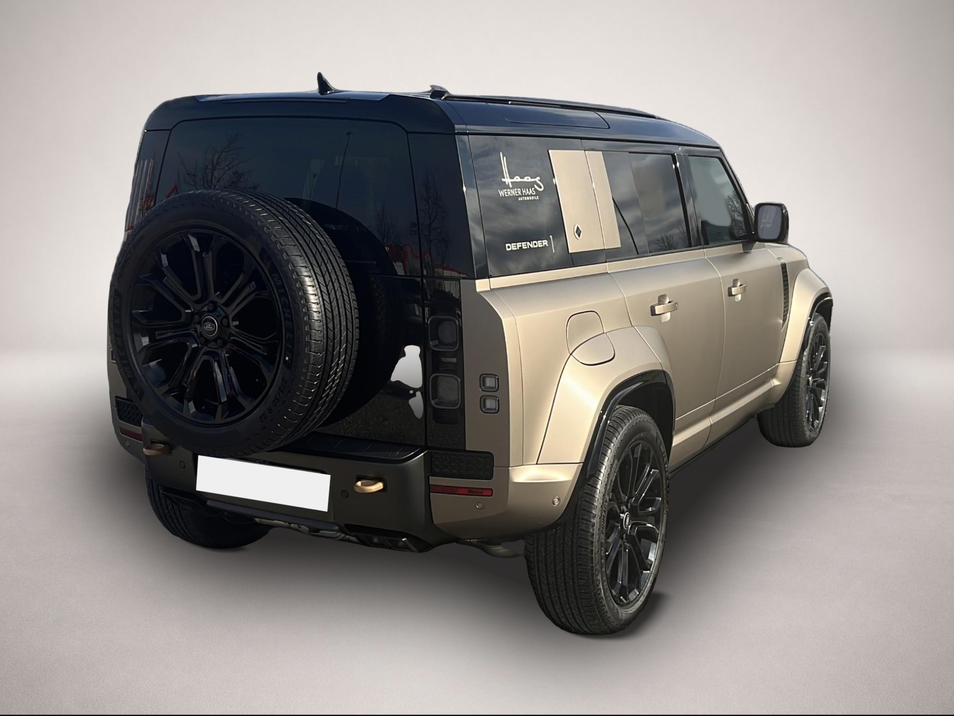 Land-Rover Defender (07/2025, Benzin)