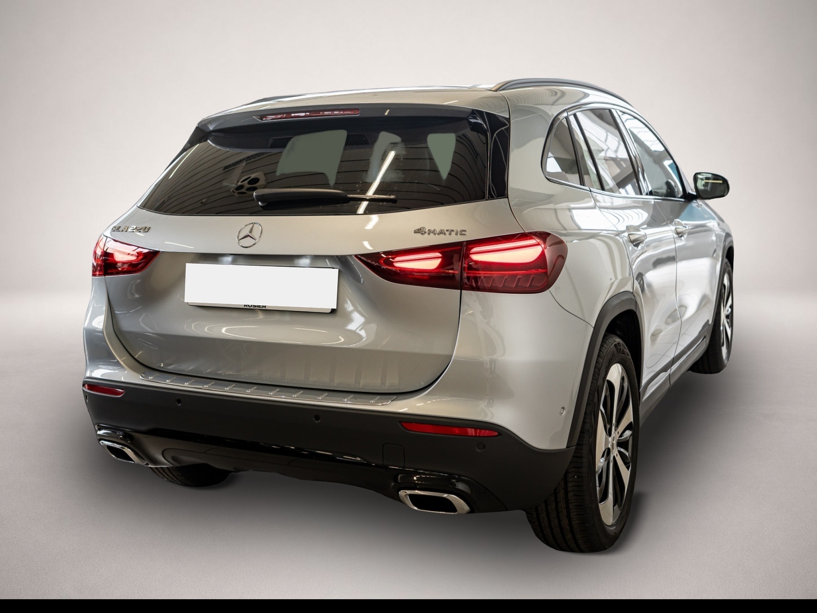 Mercedes-Benz GLA 220 (10/2025, Benzin)