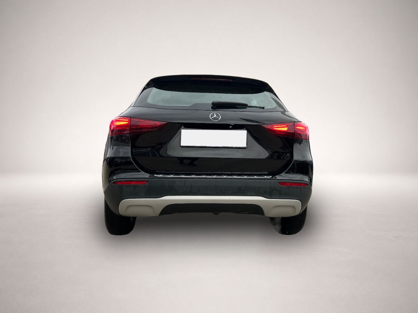 Mercedes-Benz GLA 180 (04/2024, Benzin)