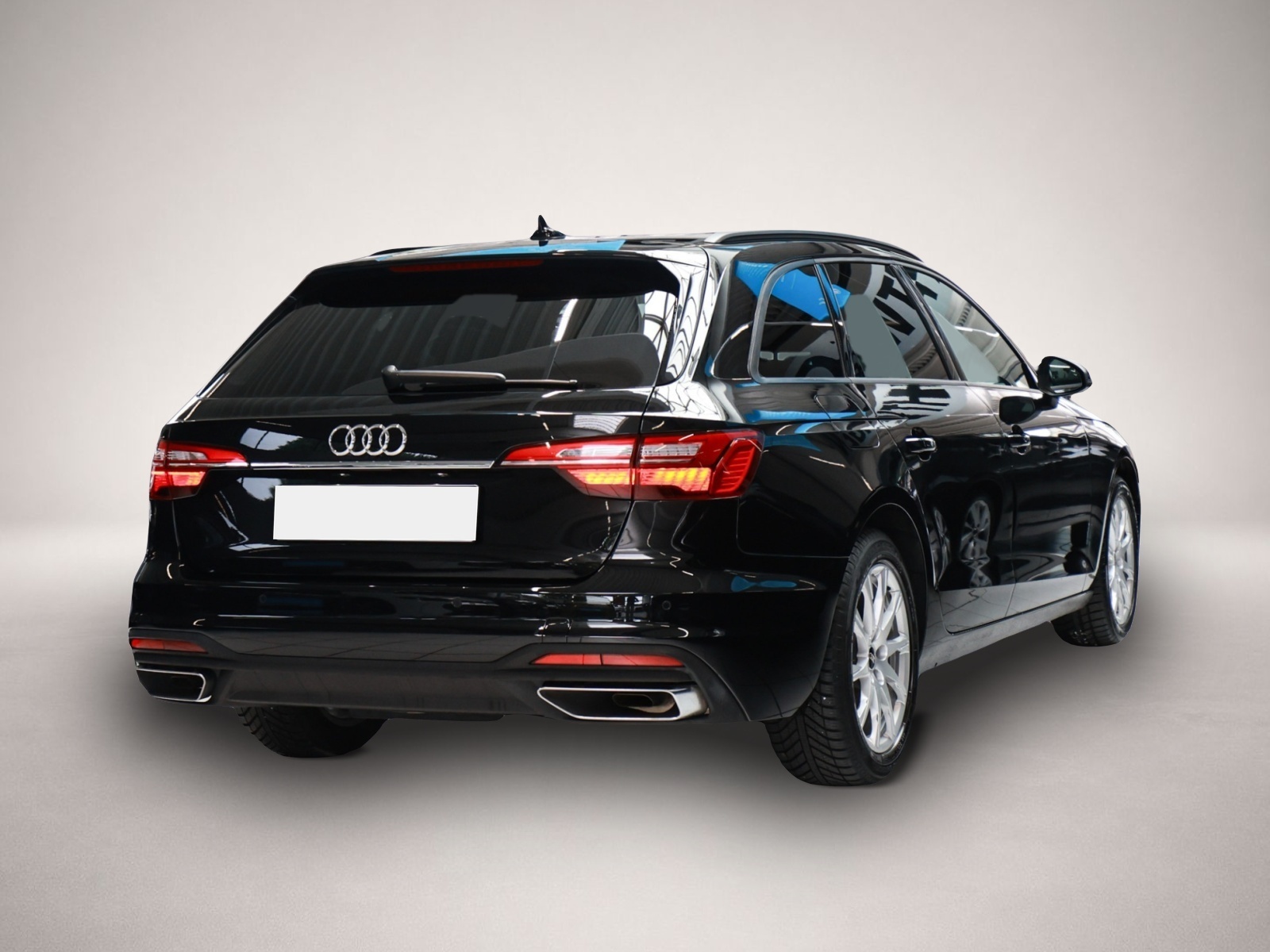 Audi A4 (03/2022, Benzin)
