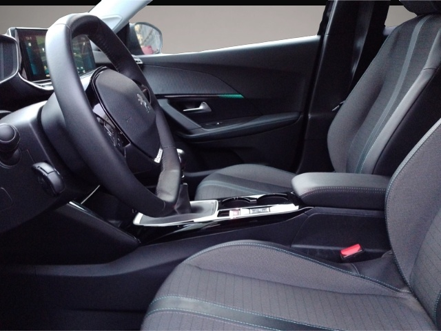 Peugeot 2008 (01/2022, Benzin)