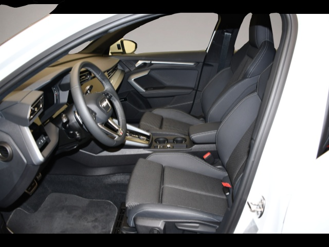 Audi A3 (10/2025, Benzin)