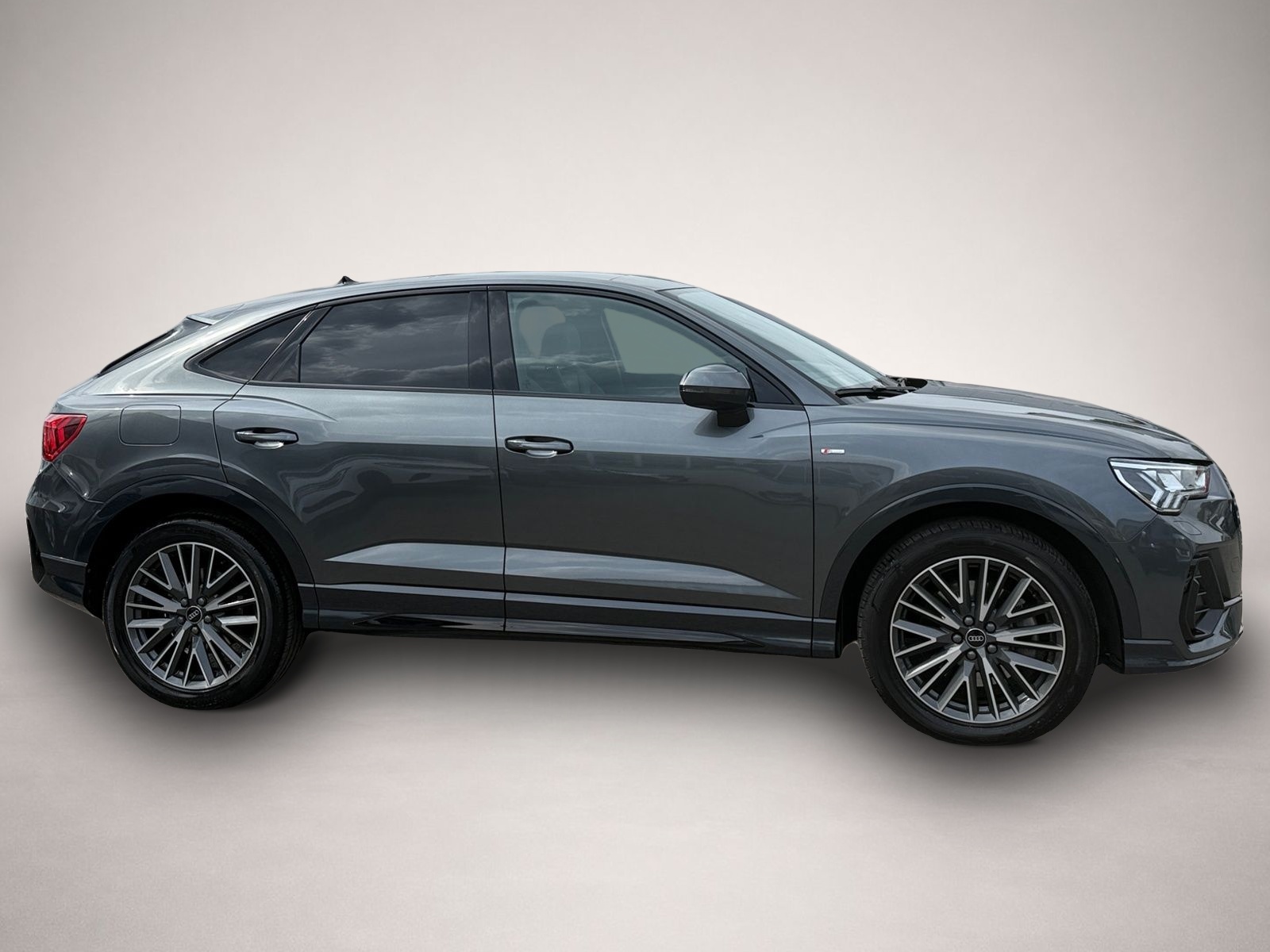 Audi Q3 (04/2024, Benzin)