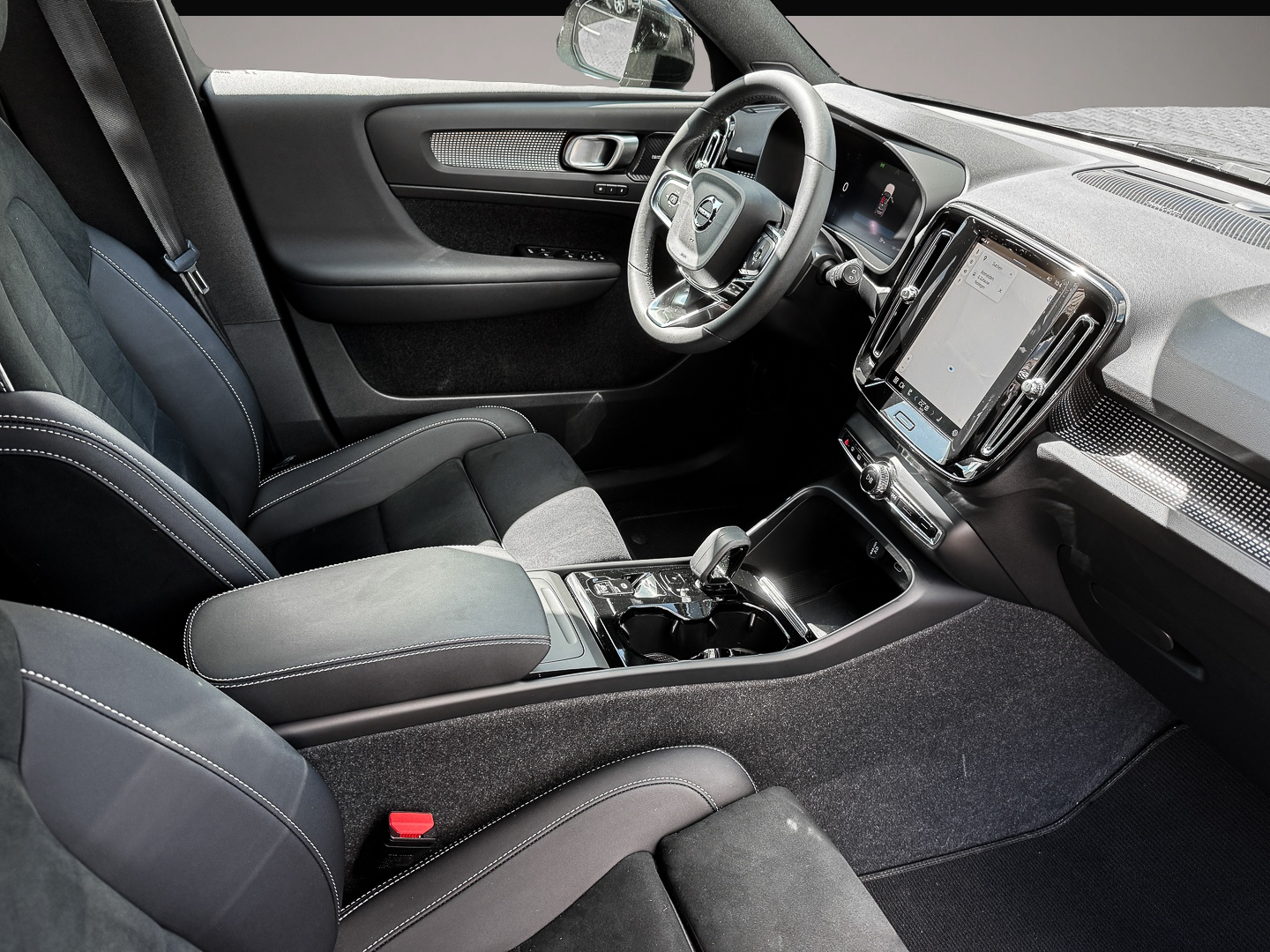 Volvo XC40 (12/2023, Benzin)