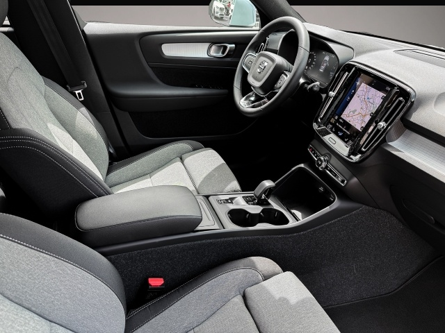 Volvo XC40 (10/2023, Benzin)