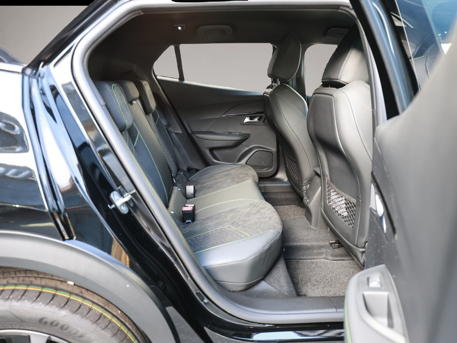 Peugeot 2008 (02/2026, Benzin)